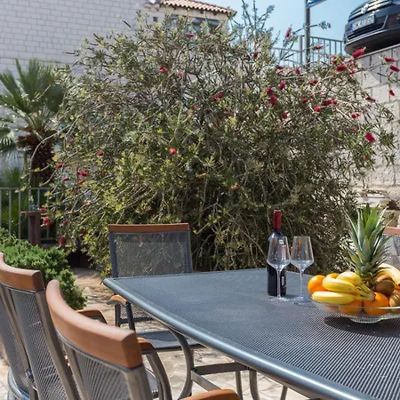 Three Bedroom Spacious Petrunjela Apartman *
