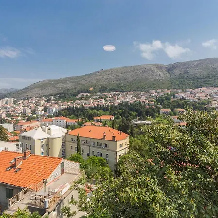 Three Bedroom Spacious Petrunjela *