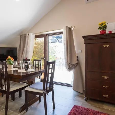 Apartman Three Bedroom Spacious Petrunjela *