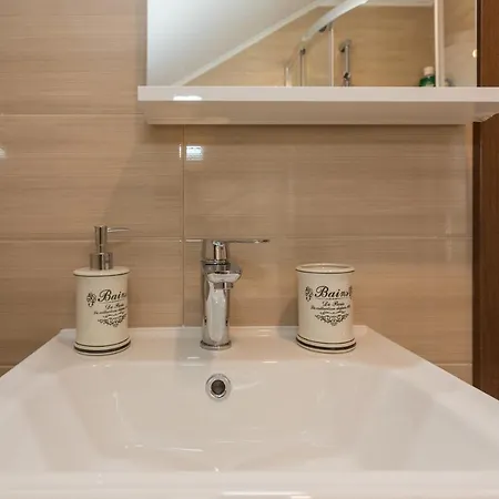 Three Bedroom Spacious Petrunjela Apartman *