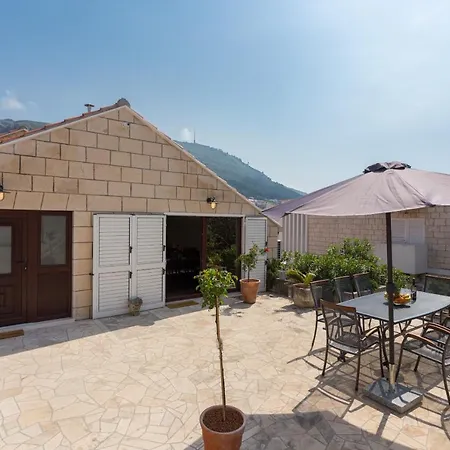 Apartman Three Bedroom Spacious Petrunjela