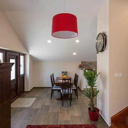 Apartman Three Bedroom Spacious Petrunjela *