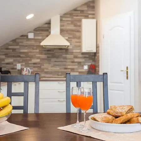Three Bedroom Spacious Petrunjela Apartman *