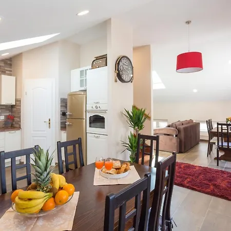 Three Bedroom Spacious Petrunjela Apartman *