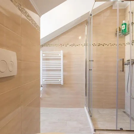 Three Bedroom Spacious Petrunjela *